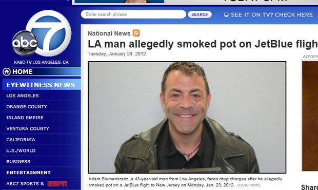 Adam Blumenkranz foi preso por fumar maconha em voo. (Foto: Reprodução/ABC 7)