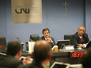 O presidente do CNJ, Cezar Peluso, durante a primeira reunião do Conselho em 2012 (Foto: Gláucio Dettamr/Ag. CNJ)