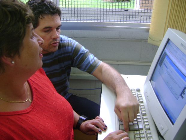 USC oferece vários serviços que possibilitam o estudo de pessoas como Claudice.  (Foto: Guilherme Martins/ G1)