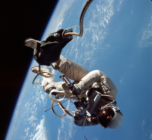 Foto inédita de caminhada espacial de Buzz Aldrin foi revelada. (Foto: Nasa / via BBC)