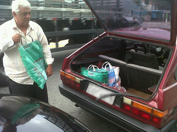 Mercado em Pirituba tirou as sacolinhas, mas faz entregas de casa em casa em até 40 minutos (Foto: Renato Jakitas/G1)