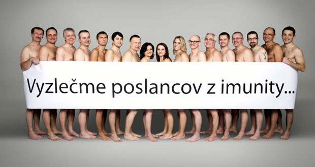 Deputados ficam nus em campanha contra imunidade na Eslováquia (Foto: AFP PHOTO/Freedom and Solidarity Party/HO)