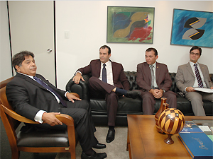Presidente da Assembleia Legislativa e promotores se reúnem em João Pessoa (Foto: Divulgação/MPPB)