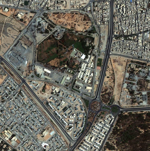 Complexo de Bab-al-Azizia, que abrigava o governo de Muammar Kadhafi em Trípoli, na Líbia (Foto: DigitalGlobe)