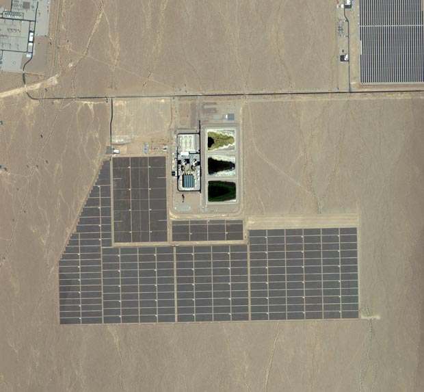 Usina de energia solar Nevada Solar One, nos EUA (Foto: DigitalGlobe)