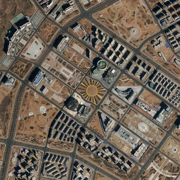 Cidade planejada e ainda desabitada no distrito de Kangbashi, no deserto de Ordos, na China (Foto: DigitalGlobe)