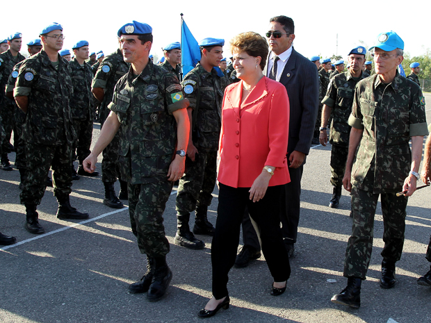Em seu último compromisso no Haiti, a presidente Dilma Rousseff visitou a Base General Bacellar, onde estão os militares brasileiros que atuam na missão de paz. Segundo anunciou, efetivo no país caribenho deve cair para 1.900 homens. (Foto: Roberto Stuckert Filho/PR)