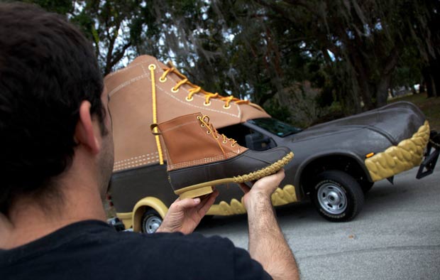 'Bootmobile' foi fotografado em uma rua em Kissimmee. (Foto: Lincoln Benedict/L.L. Bean/AP)