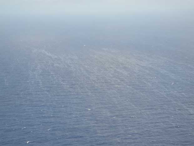 Imagens mostram vazamento de óleo na Bacia de Santos (Foto: Reprodução/Marinha do Brasil)