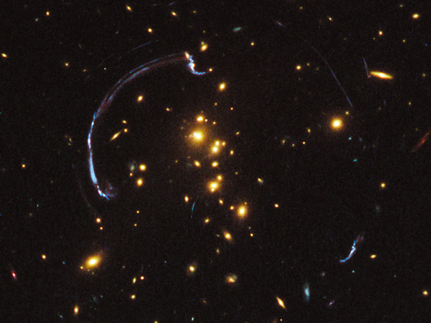 Galáxia mais brilhante já detectada foi flagrada pelo telescópio Hubble. (Foto: Hubble / Divulgação)