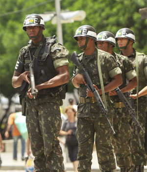 Homens da Polícia do Exército circulam pelas ruas de Salvador nesta sexta-feira (3) (Foto: Divulgação/Adenilson Nunes/Secom)