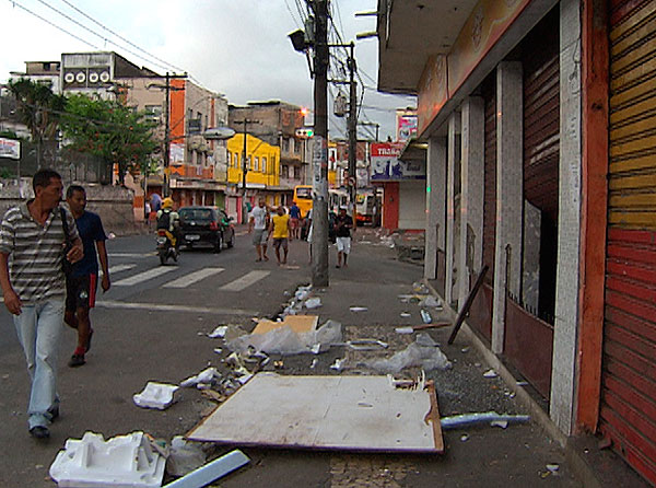 Lojas são arrombadas durante a madrugada, diz polícia em Salvador (Foto: Imagem/TV Bahia)