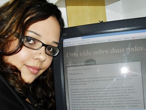 Camila luta pelos direitos dos deficientes pela internet (Foto: Divulgação / Arquivo Pessoal)