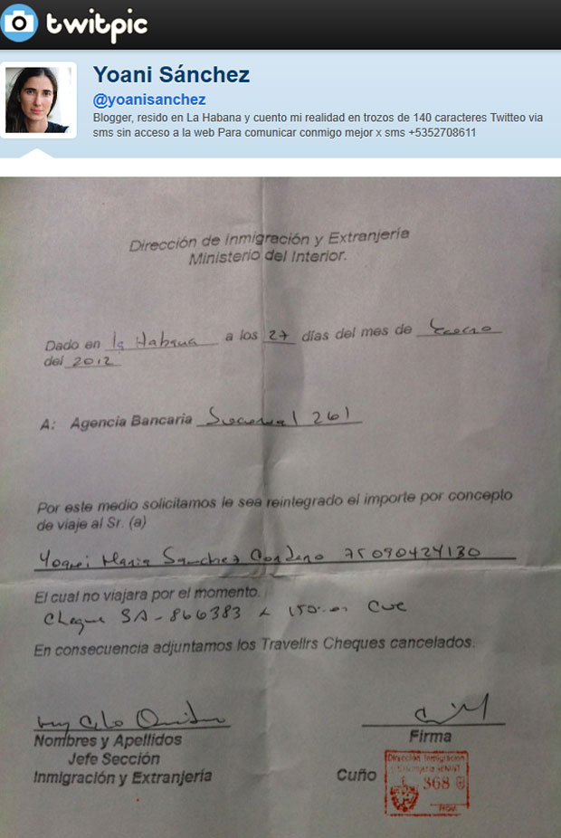 Blogueira postou imagem de documento negando sua saída do país (Foto: Reprodução/Twitpic)