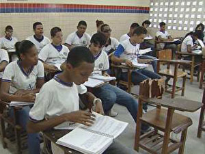 Alunos da rede pública sala de aula (Foto: Reprodução/Globo Nordeste)