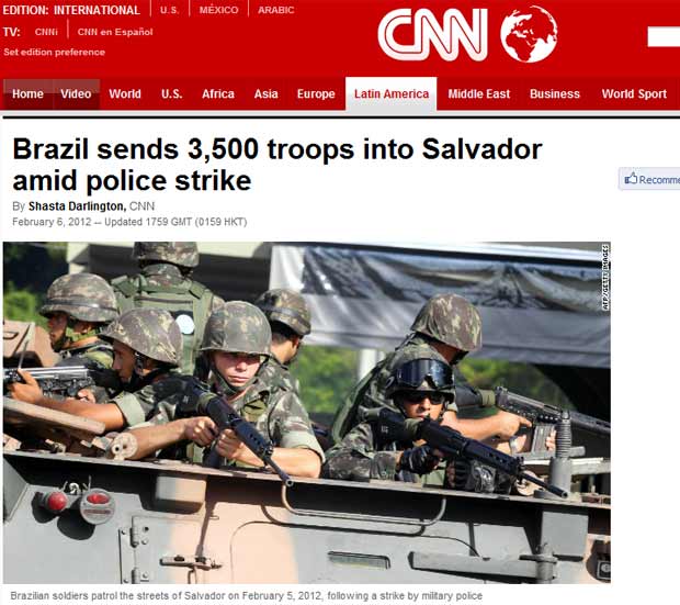 A CNN citou os saques e assassinatos ocorridos em Salvador em seguida à decretação da greve, e lembrou que Salvador é uma das cidades mais violentas do país e vai receber jogos da Copa do Mundo de 2014 (Foto: Reprodução)