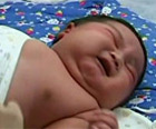 Bebê nasce 
com recorde de peso para China (Reprodução)