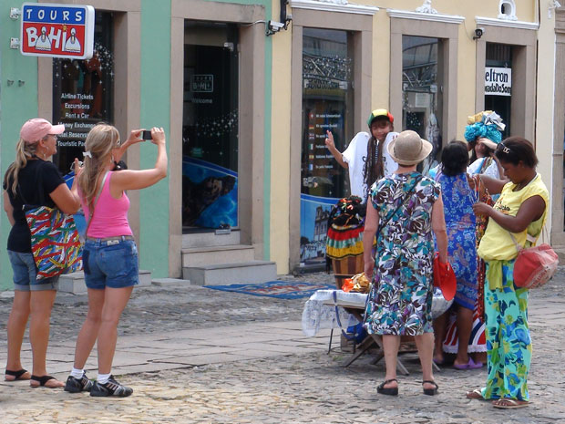 Turistas no Centro Histórico de Salvador (Foto: Gabriel Gonçalvez/G1)