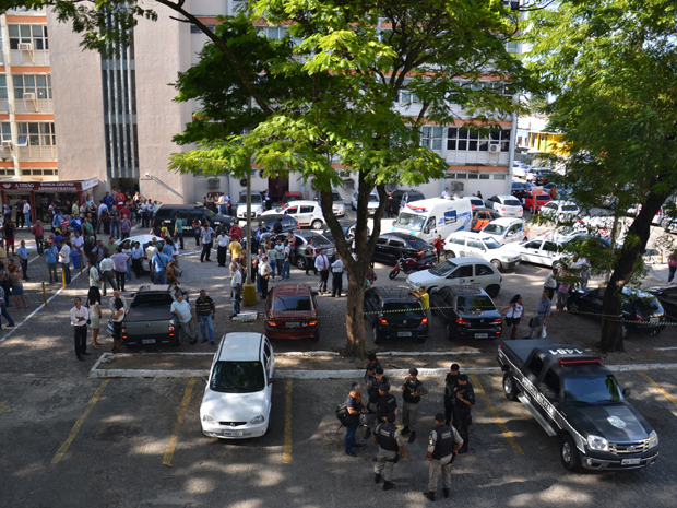 Prédio do governo da Paraíba é evacuado após suspeita de bomba (Foto: Walter Paparazzo/G1 PB)