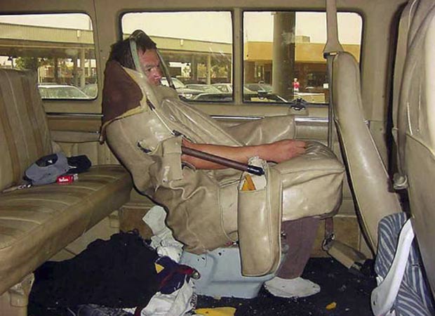 Em 2006, agentes da imigração encontraram homem escondido no estofamento de um assento de van.  (Foto: Reprodução/BCP)