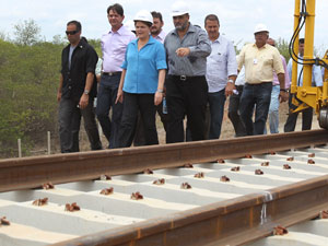 A presidente Dilma Rousseff em visita às obras da ferrovia Transnordestina (Foto: Roberto Stuckert Filho / Presidência)