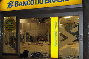 Banco assaltado em MT (Foto: Expresso MT)