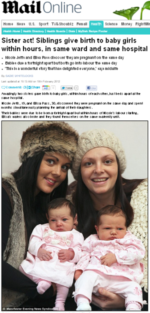 As irmãs Nicole (à esquerda) e Elisa, com as respectivas filhas no colo. (Foto: Daily Mail / Reprodução)