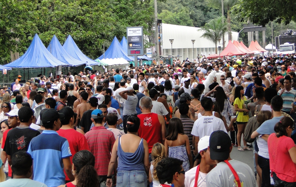 Banda Mole levou uma multidão para Afonso Pena em BH (Foto: Pedro Triginelli / G1)