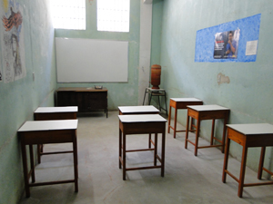 Uma das salas de aula da Penitenciária José Maria Alckimim (Foto: Pedro Triginelli / G1)