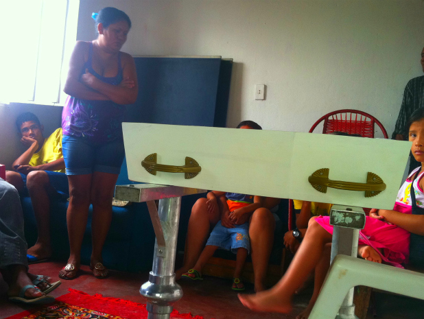Bebê foi velado na casa de parentes, no bairro São José, Zona Leste de Manaus (Foto: Carlos Eduardo Matos/G1 AM)