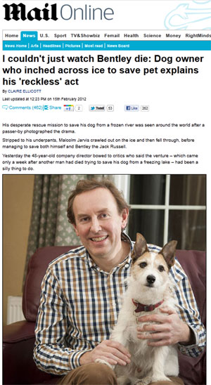 Jarvis e o cachorro, Bentley, já bem secos após o resgate (Foto: Reprodução/Daily Mail)