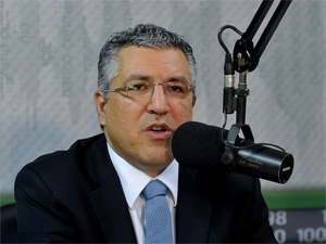 O ministro da Saúde, Alexandre Padilha, durante entrevista nesta quinta. (Foto: Elza Fiúza/ABr)