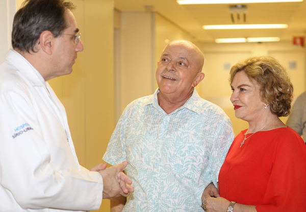 O ex-presidente Luiz Inácio Lula da Silva e dona Marisa Letícia, antes de deixar o hospital Sírio-Libanês (Foto: Ricardo Stuckert/Instituto Lula)