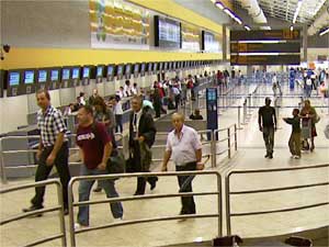Terminal de embarque do Aeroporto Internacional de Viracopos, em Campinas (Foto: Reprodução EPTV)