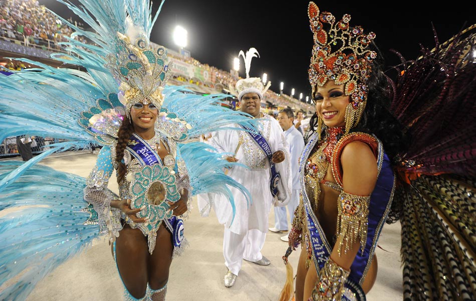 Rainha, Princesa e o Rei Momo do Carnaval do Rio de Janeiro passam pela Sapucaí no primeiro dia de desfiles.