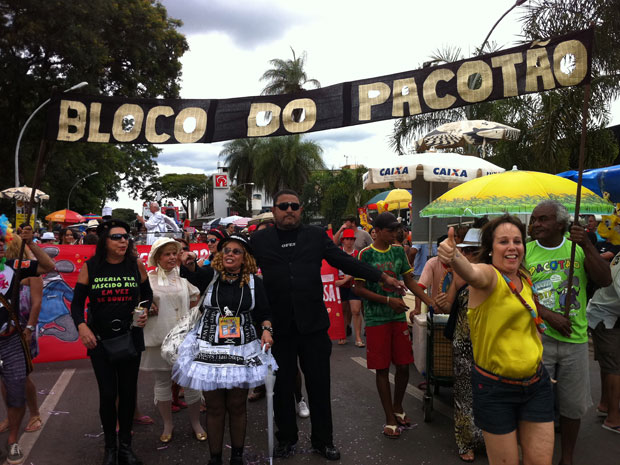 Bloco Pacotão faz desfile em Brasília neste domingo (19) (Foto: Káthia Mello/G1)