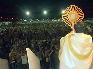 Evento em MT reúne 25 mil católicos nesta noite em memorial João Paulo II (Foto: Divulgação / assessoria)