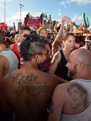 Fã de Ivete tatua nome (Foto: Eduardo Freire/ G1)