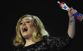 Adele fatura 2 prêmios no Brit Awards (AFP)