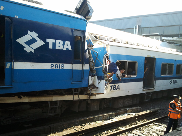 Acidente de trem em Buenos Aires (Foto: Giancarlo Lozano/VC no G1)