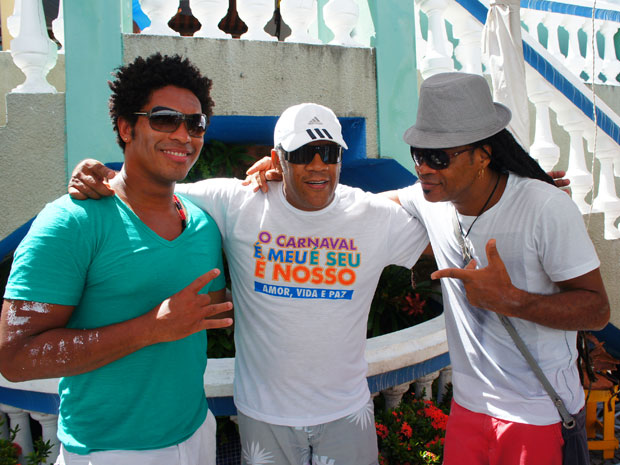Denny, Gilson Freitas e Carlinhos Brown durante festa de aniversário da Timbalada (Foto: Glauco Araújo/G1)