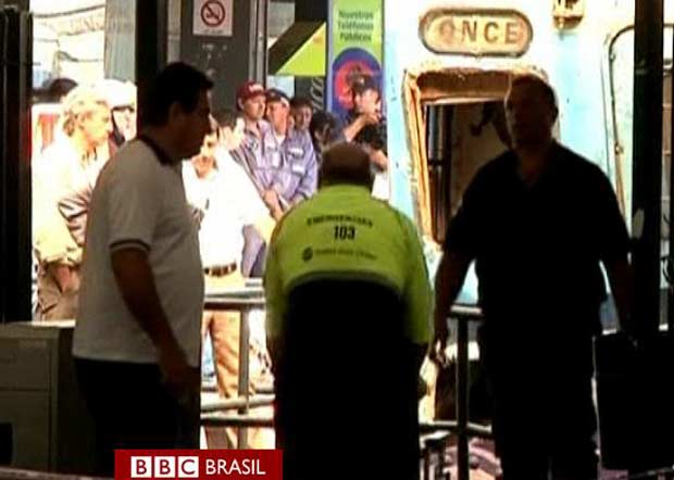 Após acidente, estação vira centro de emergências em Buenos Aires (Foto: BBC)