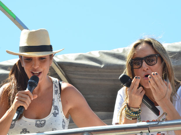 Ivete e Claudia Leitte no arrastão (Foto: Eduardo Freire/G1)