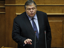 Ministro das Finanças grego Evangelos Venizelos fala no Parlamento nesta quinta-feira (23) (Foto: AFP)