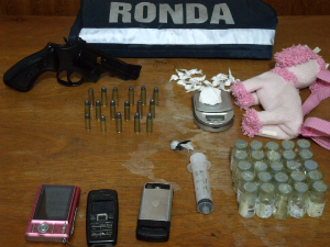 Dupla é presa com cocaína e lança-perfume, em Tianguá (CE) (Foto: Divulgação/Ronda-BPCom)