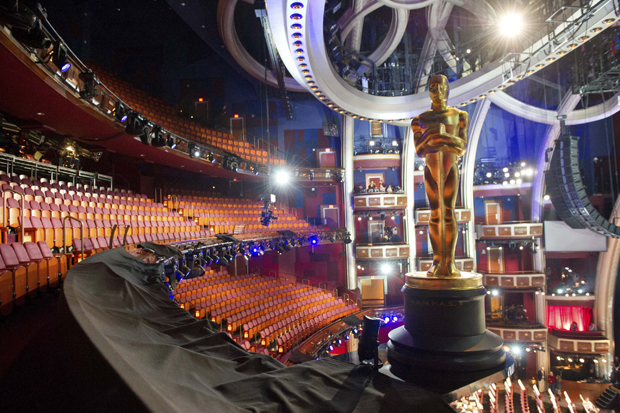 Estatueta do Oscar é vista durante os ensaios para a cerimônia. (Foto: Richard Harbaugh/Reuters)