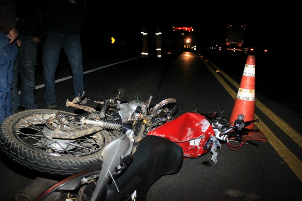 Motociclista morreu no acidente na BR-376 (Foto: Cleverson José/ RPCTV)