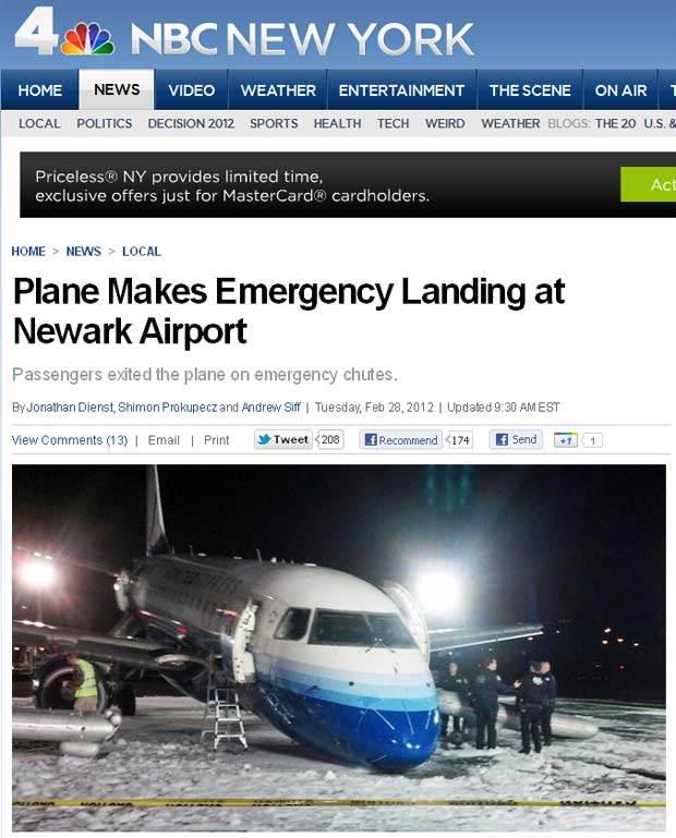 Foto do avião que posou de bico no aeroporto de Newark divulgada pela NBC (Foto: Reprodução)