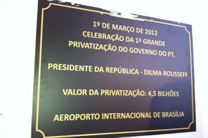 Oposição 'celebra' privatização de aeroportos no governo Dilma