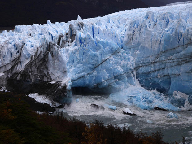 Placa de gelo se rompe em Perito Moreno (Foto: Reuters / Andres Arce )